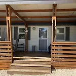 Chalet-mobilehome Mit Pool Campingplads *