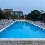 Chalet-mobilehome Mit Pool * Torrette
