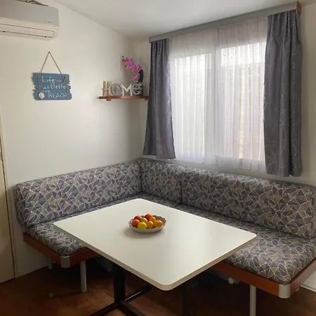 Kamp alanı Chalet-mobilehome Mit Pool *