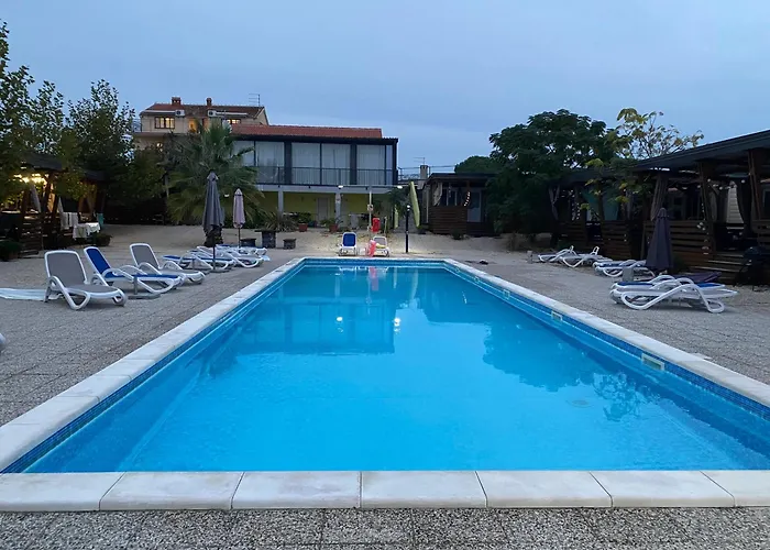 Chalet-mobilehome Mit Pool * Turanj