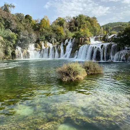 Chalet-mobilehome Mit Pool טוראני