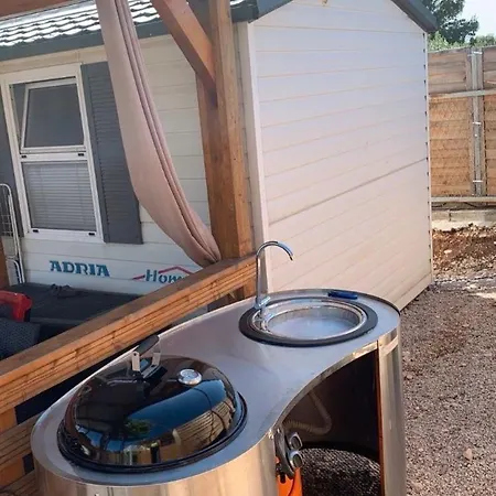 Chalet-mobilehome Mit Pool * טוראני