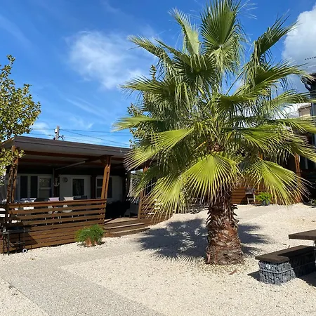 Chalet-mobilehome Mit Pool אתר קמפינג *