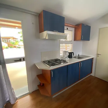 Chalet-mobilehome Mit Pool * Turanj