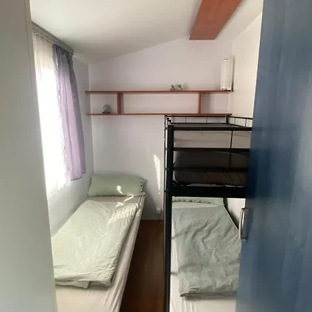 Chalet-mobilehome Mit Pool Campsite Turanj