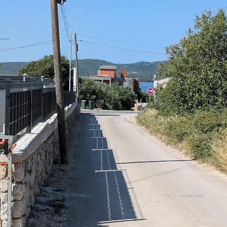 Chalet-mobilehome Mit Pool Campsite Turanj