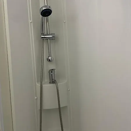 Chalet-mobilehome Mit Pool אתר קמפינג טוראני