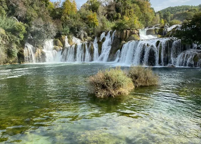 Chalet-mobilehome Mit Pool Турань