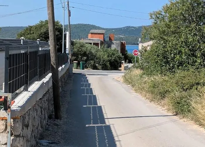 Chalet-mobilehome Mit Pool Campsite Turanj